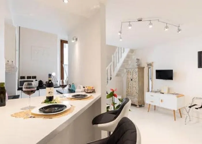 Апартаменты White *