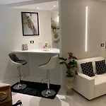White شقة *
